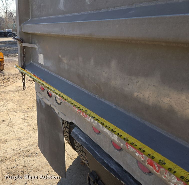 image for item EQ6836 2005 Mack 613 dump truck