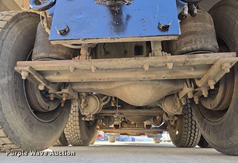 image for item EQ6836 2005 Mack 613 dump truck