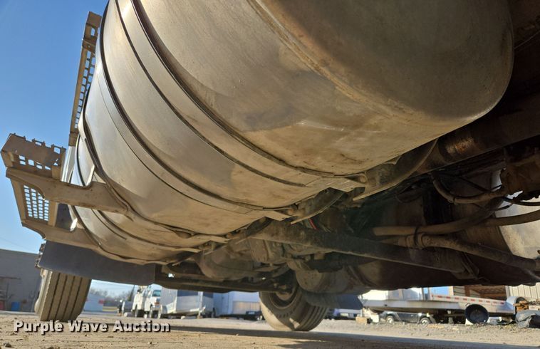 image for item EQ6836 2005 Mack 613 dump truck