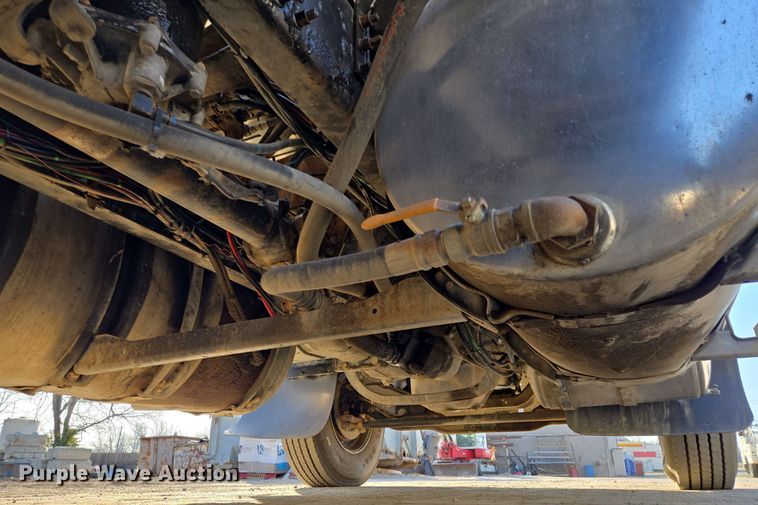 image for item EQ6836 2005 Mack 613 dump truck