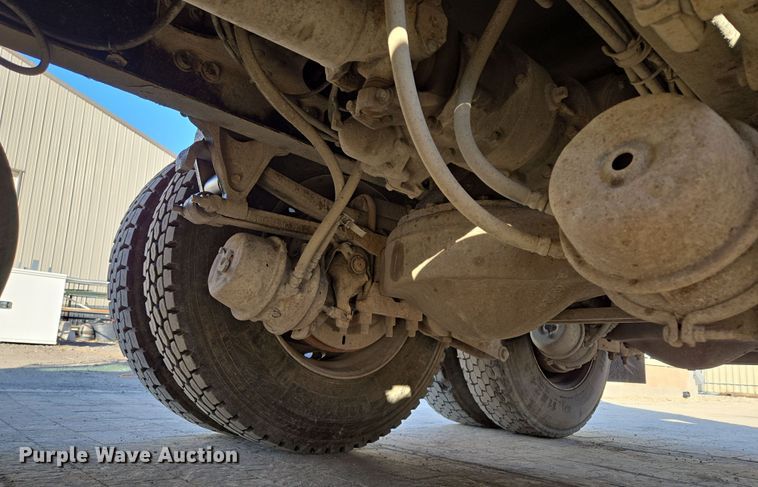 image for item EQ6836 2005 Mack 613 dump truck