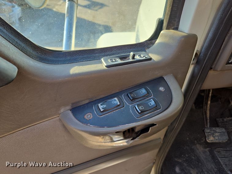 image for item EQ6836 2005 Mack 613 dump truck