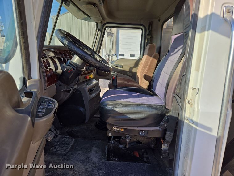 image for item EQ6836 2005 Mack 613 dump truck