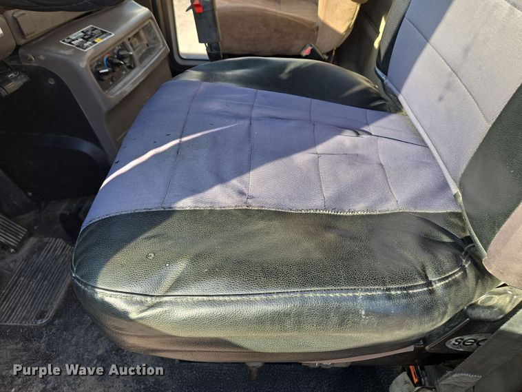 image for item EQ6836 2005 Mack 613 dump truck