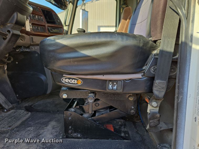 image for item EQ6836 2005 Mack 613 dump truck