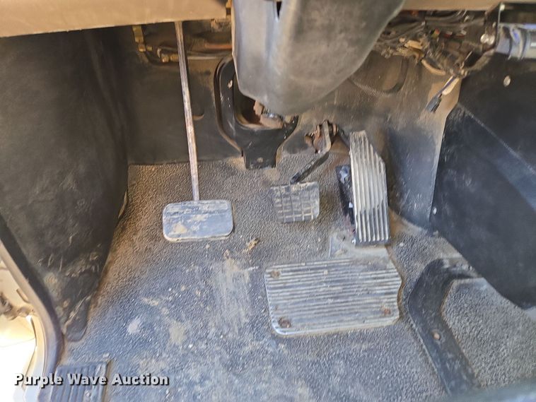 image for item EQ6836 2005 Mack 613 dump truck