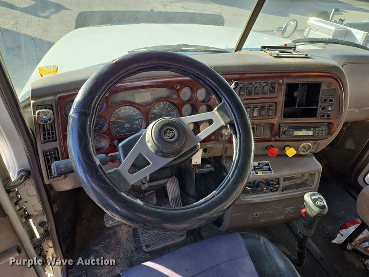 image for item EQ6836 2005 Mack 613 dump truck