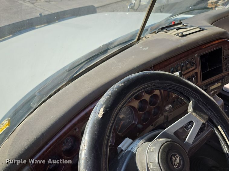 image for item EQ6836 2005 Mack 613 dump truck