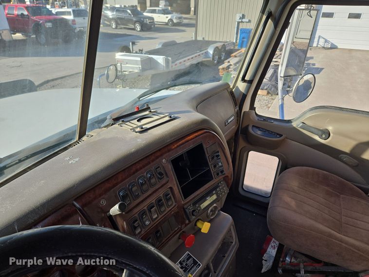 image for item EQ6836 2005 Mack 613 dump truck