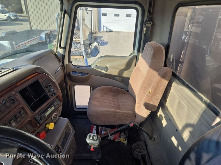 image for item EQ6836 2005 Mack 613 dump truck