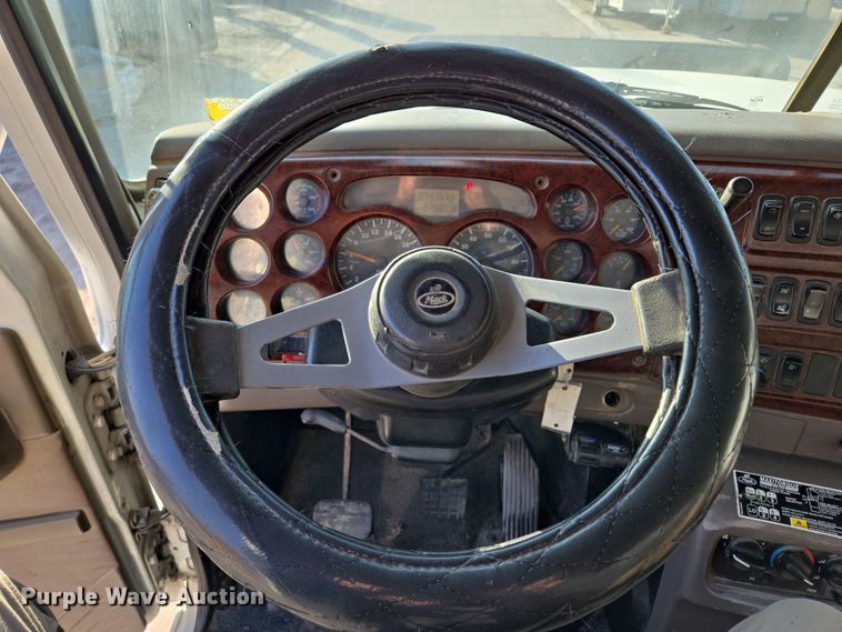 image for item EQ6836 2005 Mack 613 dump truck