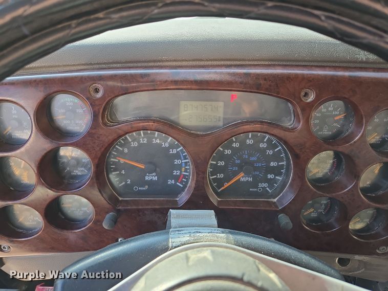 image for item EQ6836 2005 Mack 613 dump truck