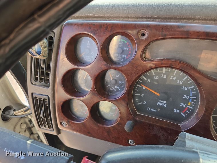 image for item EQ6836 2005 Mack 613 dump truck