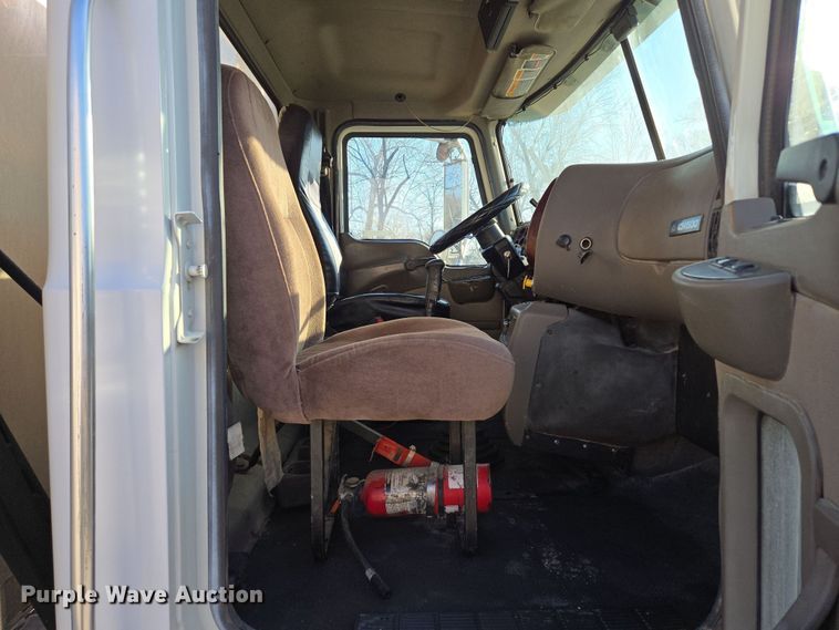 image for item EQ6836 2005 Mack 613 dump truck