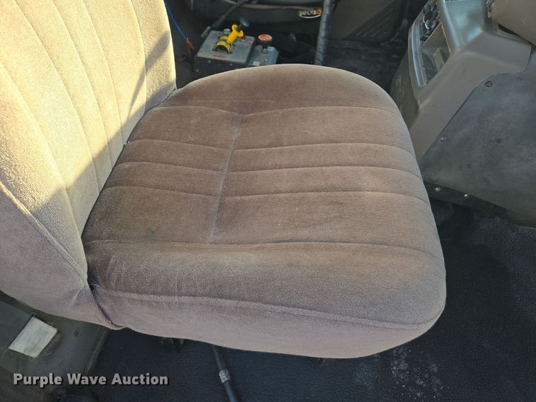 image for item EQ6836 2005 Mack 613 dump truck