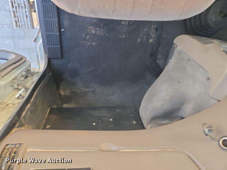 image for item EQ6836 2005 Mack 613 dump truck