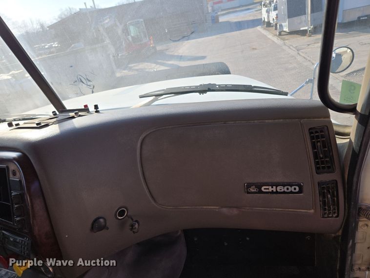 image for item EQ6836 2005 Mack 613 dump truck