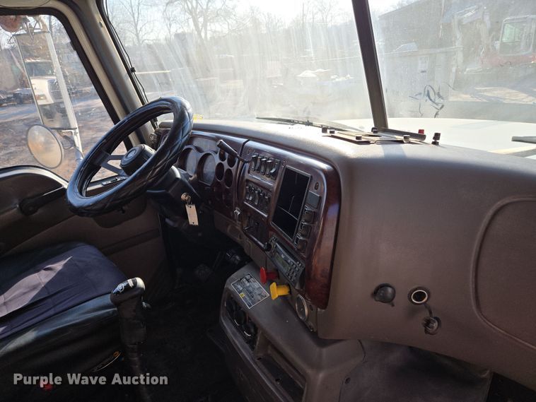 image for item EQ6836 2005 Mack 613 dump truck