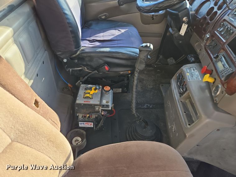 image for item EQ6836 2005 Mack 613 dump truck