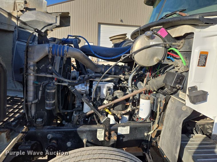 image for item EQ6836 2005 Mack 613 dump truck