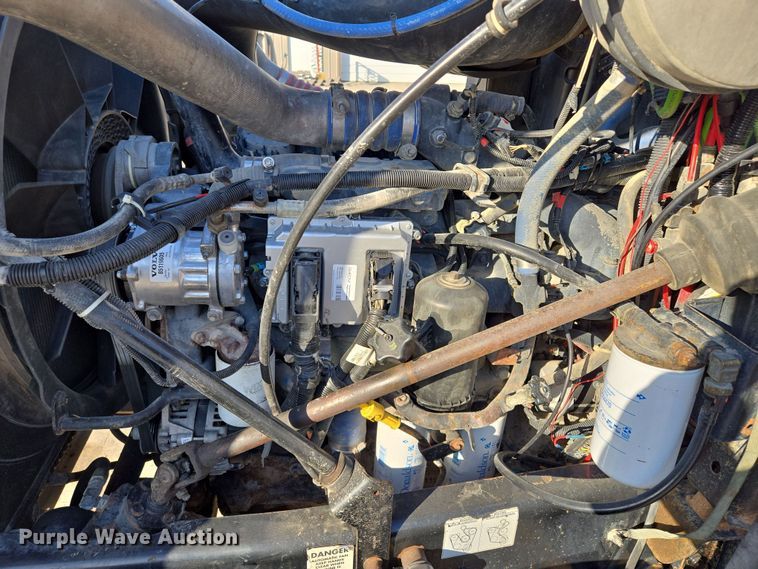 image for item EQ6836 2005 Mack 613 dump truck