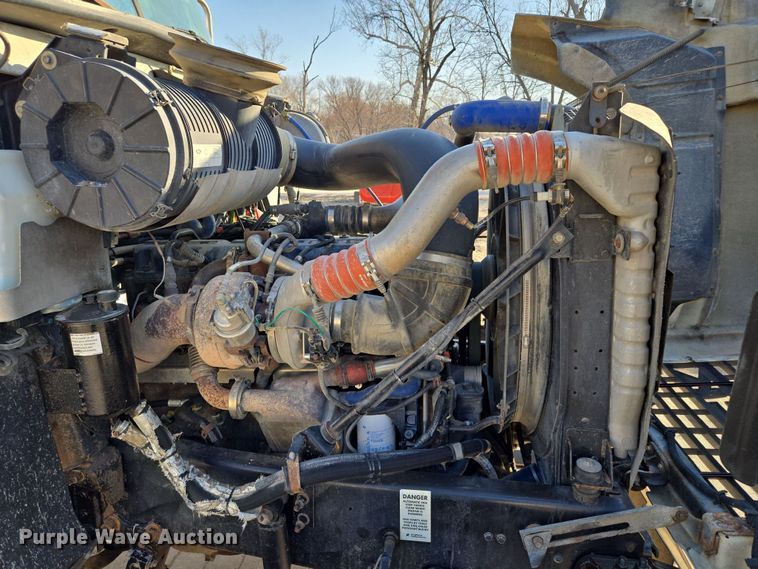 image for item EQ6836 2005 Mack 613 dump truck