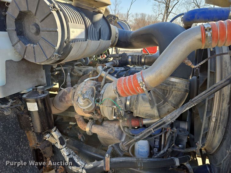 image for item EQ6836 2005 Mack 613 dump truck