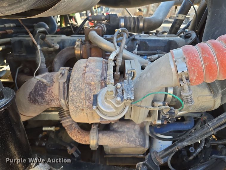 image for item EQ6836 2005 Mack 613 dump truck