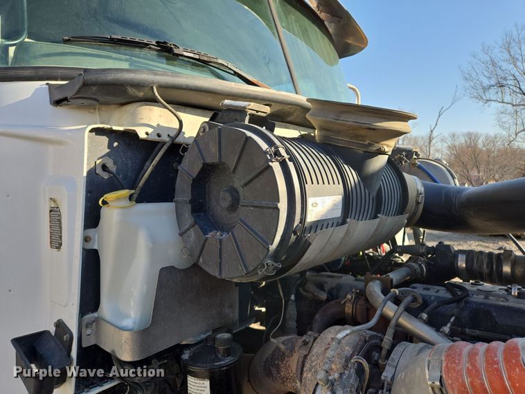 image for item EQ6836 2005 Mack 613 dump truck