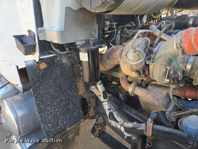 image for item EQ6836 2005 Mack 613 dump truck