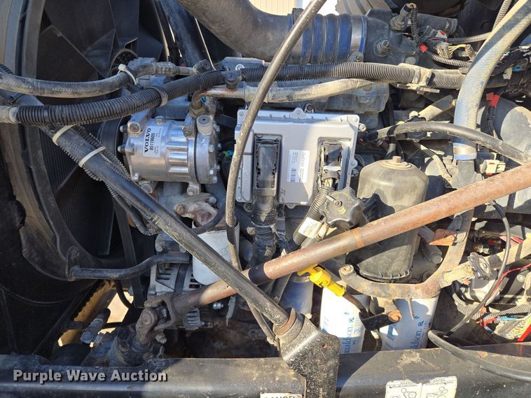 image for item EQ6836 2005 Mack 613 dump truck