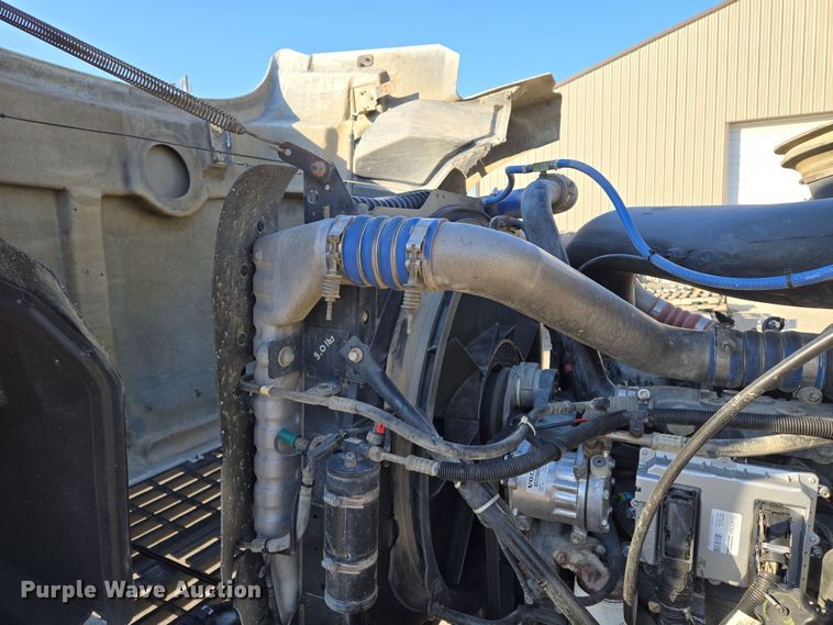 image for item EQ6836 2005 Mack 613 dump truck