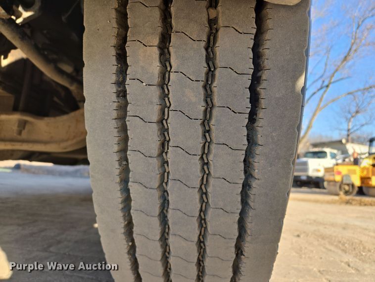 image for item EQ6836 2005 Mack 613 dump truck