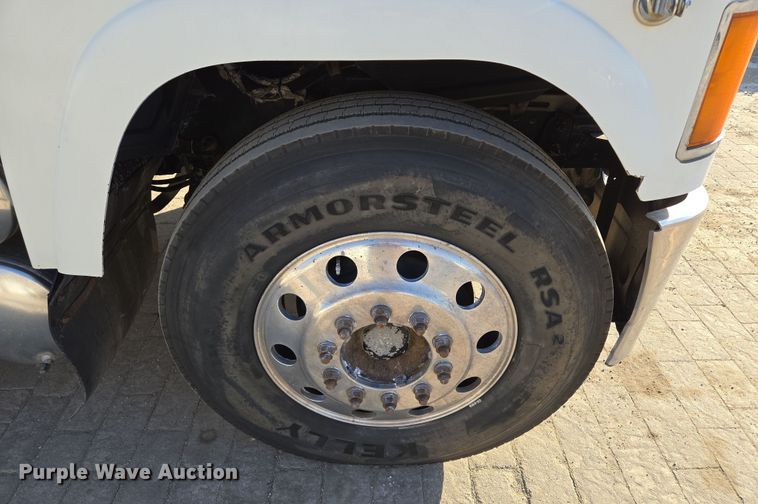 image for item EQ6836 2005 Mack 613 dump truck