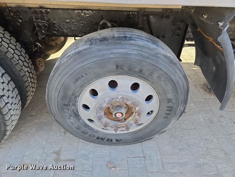 image for item EQ6836 2005 Mack 613 dump truck