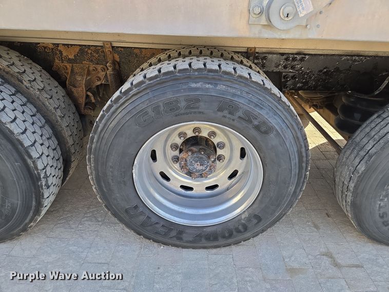 image for item EQ6836 2005 Mack 613 dump truck