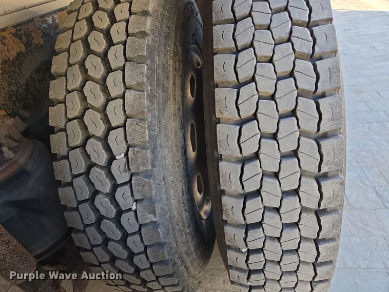 image for item EQ6836 2005 Mack 613 dump truck