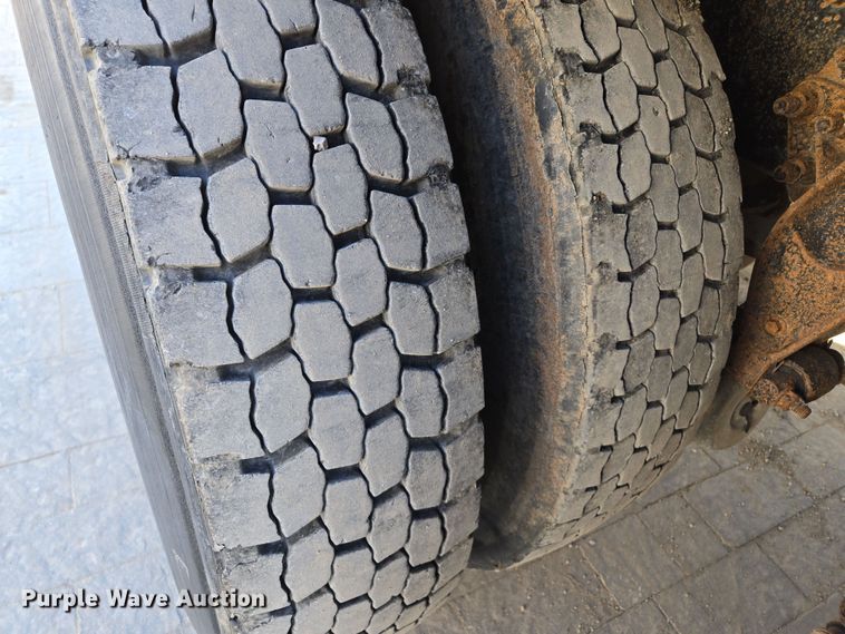 image for item EQ6836 2005 Mack 613 dump truck