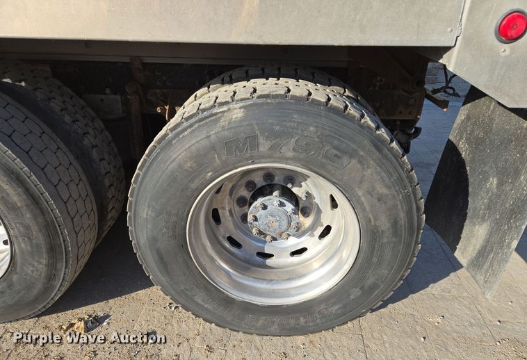 image for item EQ6836 2005 Mack 613 dump truck