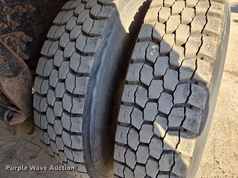 image for item EQ6836 2005 Mack 613 dump truck