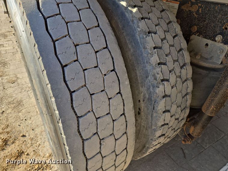 image for item EQ6836 2005 Mack 613 dump truck