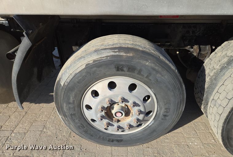 image for item EQ6836 2005 Mack 613 dump truck