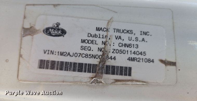 image for item EQ6836 2005 Mack 613 dump truck