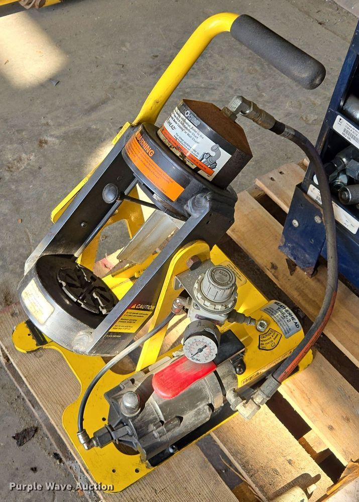 image for item EQ6843 Weatherhead T462-2 hose crimper 