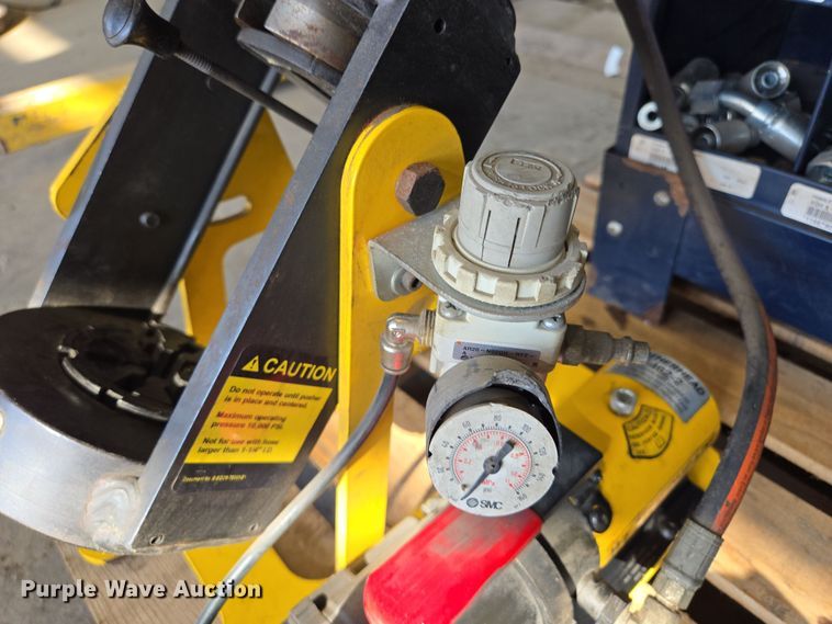 image for item EQ6843 Weatherhead T462-2 hose crimper 