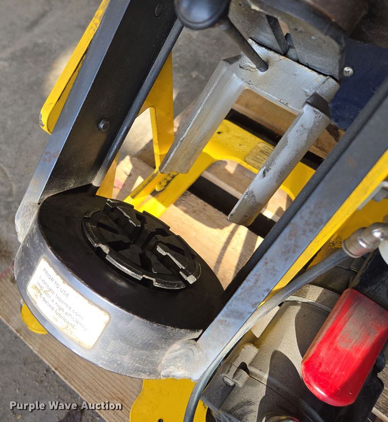 image for item EQ6843 Weatherhead T462-2 hose crimper 