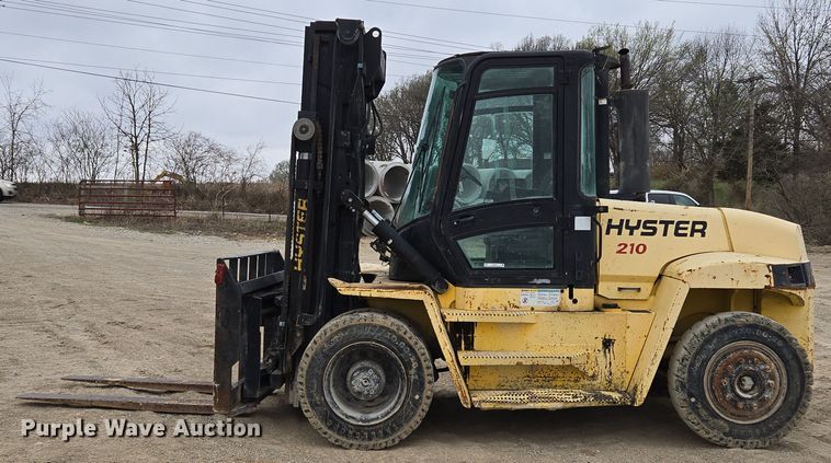 image for item EQ6877 2006 Hyster H210HD forklift