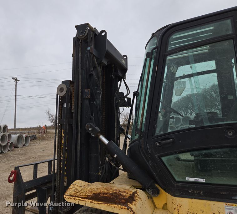 image for item EQ6877 2006 Hyster H210HD forklift