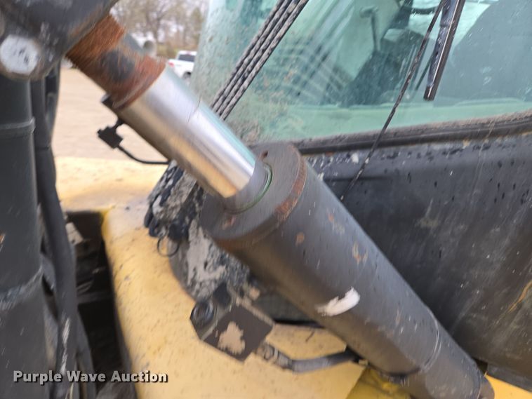 image for item EQ6877 2006 Hyster H210HD forklift