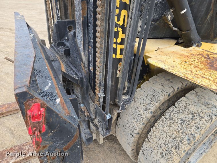 image for item EQ6877 2006 Hyster H210HD forklift